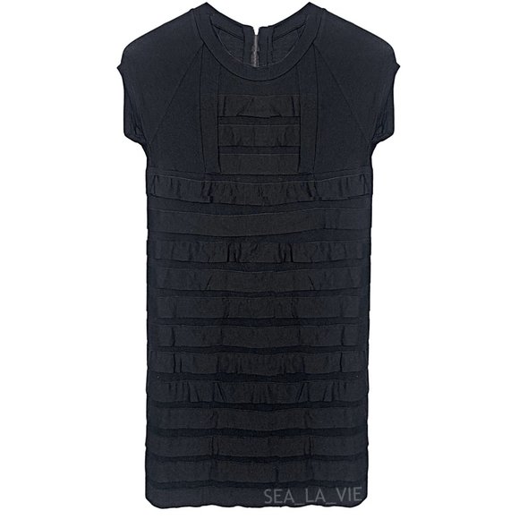 BCBGMaxAzria Dresses & Skirts - BCBGMAXAZRIA Short Sleeve Tiered Knit Bodycon Dress in Black